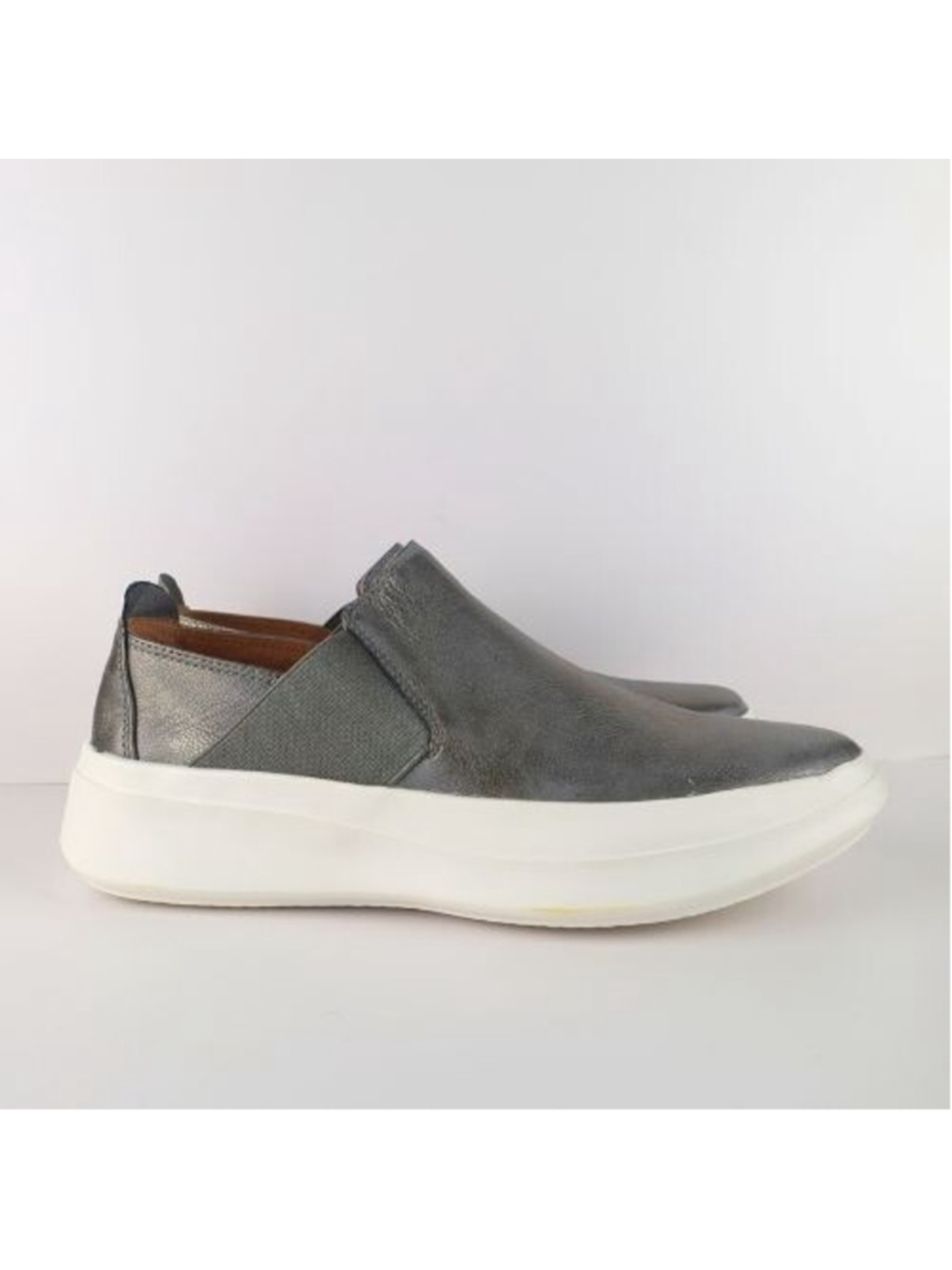 Gentle Souls By Kenneth Cole Rosette Slip-On Sneaker Size 9.5 M Pewter Metallic